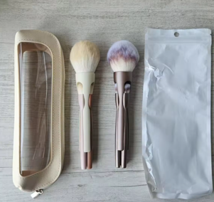 Magnetic 4-in-1 Makeup Brush