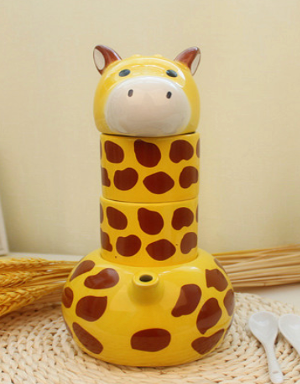Stackable Giraffe Tea Set