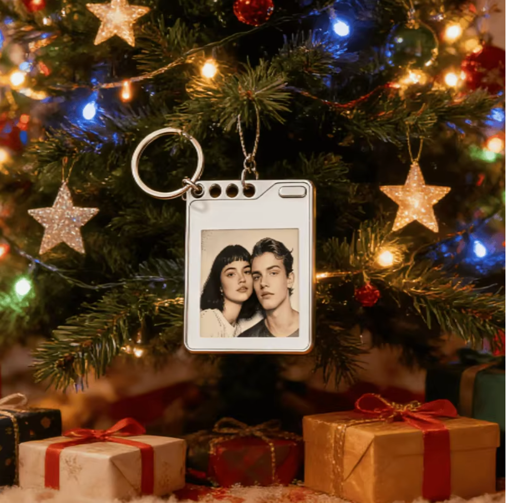 Smart E-Ink Photo Tag Keychain with GPS Tracker