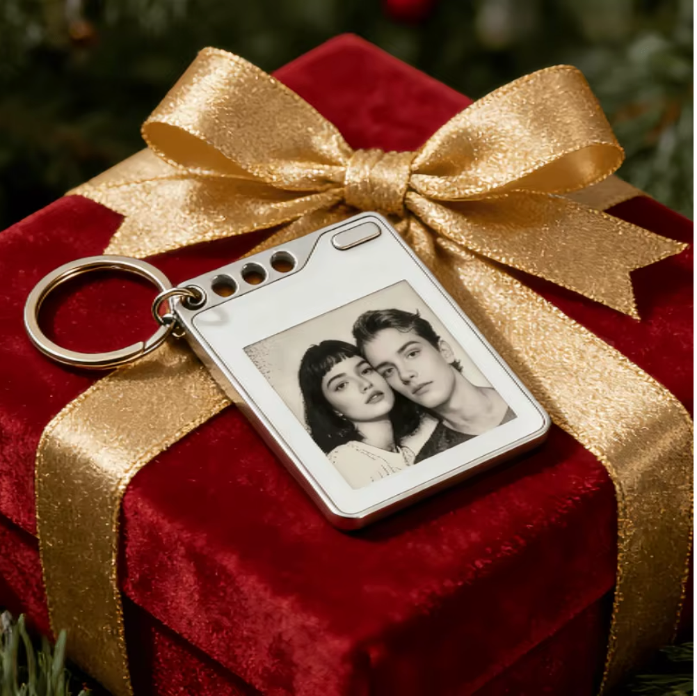 Smart E-Ink Photo Tag Keychain with GPS Tracker