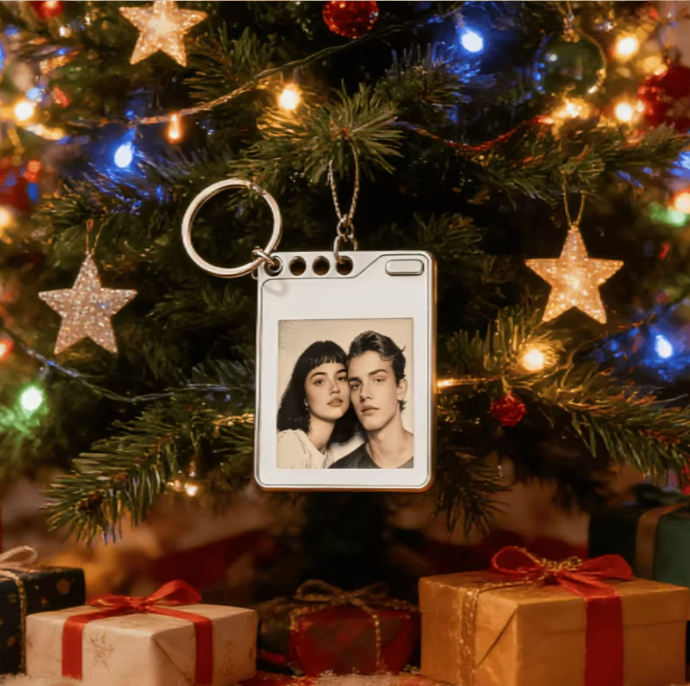 Smart E-Ink Photo Tag Keychain with GPS Tracker
