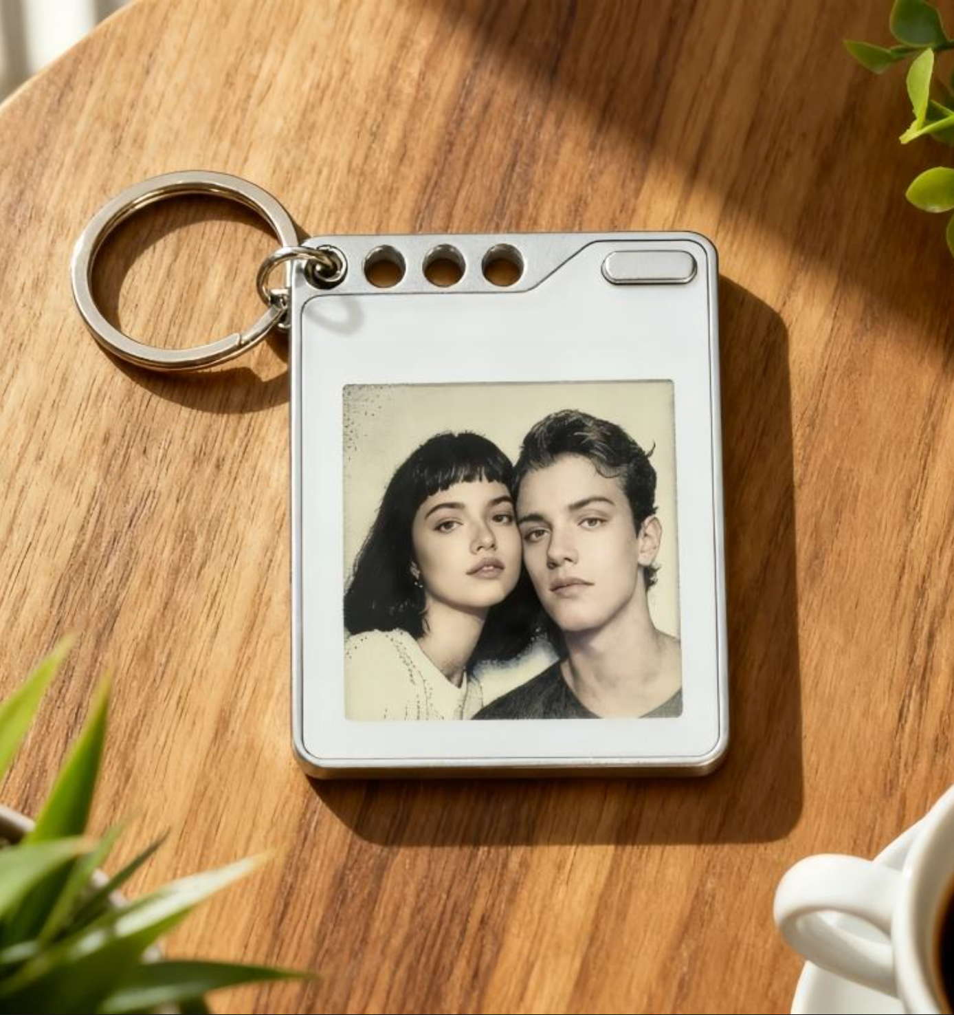 Smart E-Ink Photo Tag Keychain with GPS Tracker